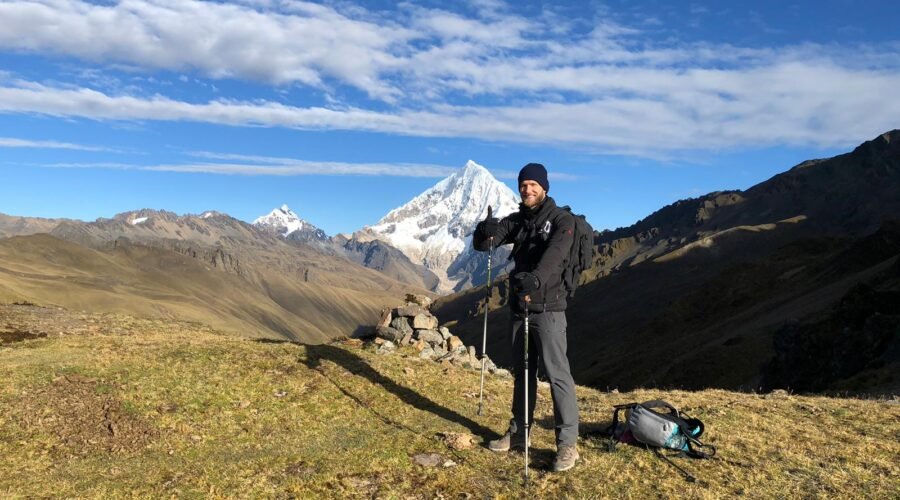 Ancascocha Trail to Machu Picchu – hikers enjoying mountain scenery