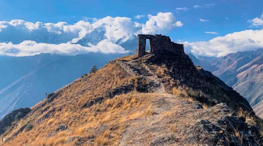 Inca Quarry Trail – immersive hike through historical Inca landscapes