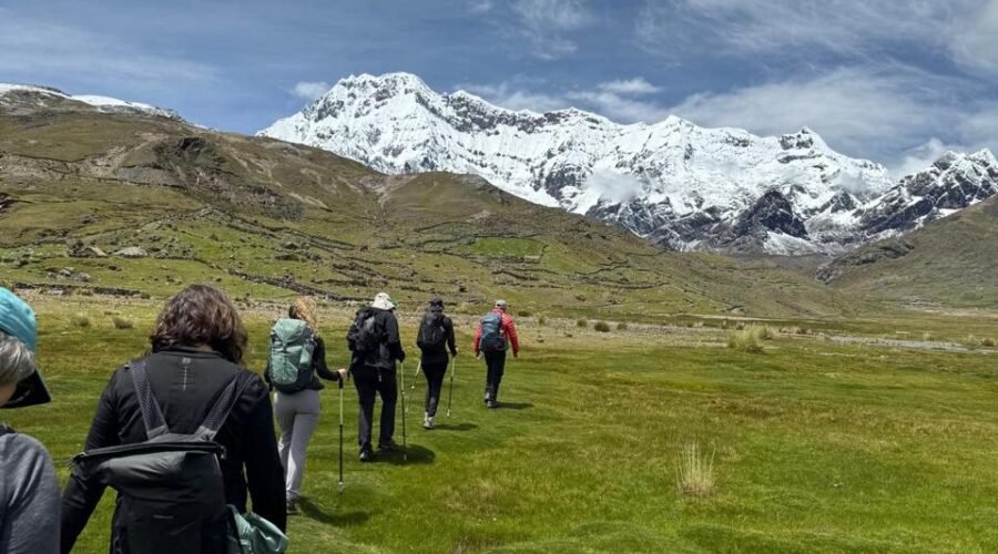 Ausangate 7 Lakes Full Day Tour – hikers admiring lagoons and glaciers in Peru