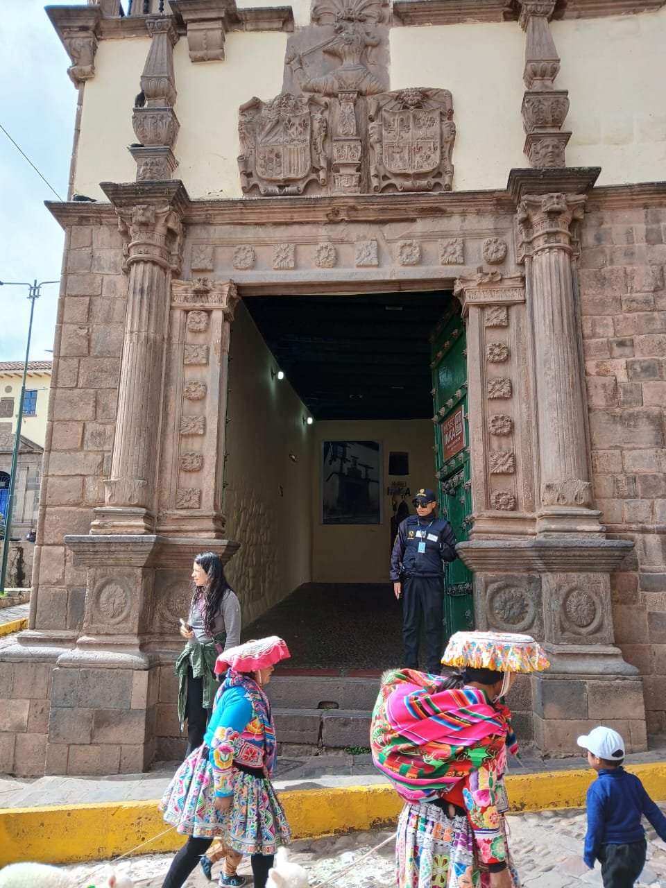 Courtyard of the Inka Museum in Cusco with traditional colonial design.
