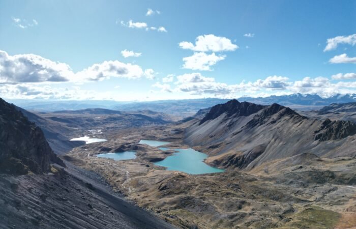 Horseback Riding to Ausangate 7 Lakes — a relaxing Andean adventure through turquoise lagoons, glaciers, and remote mountain trails near Cusco.