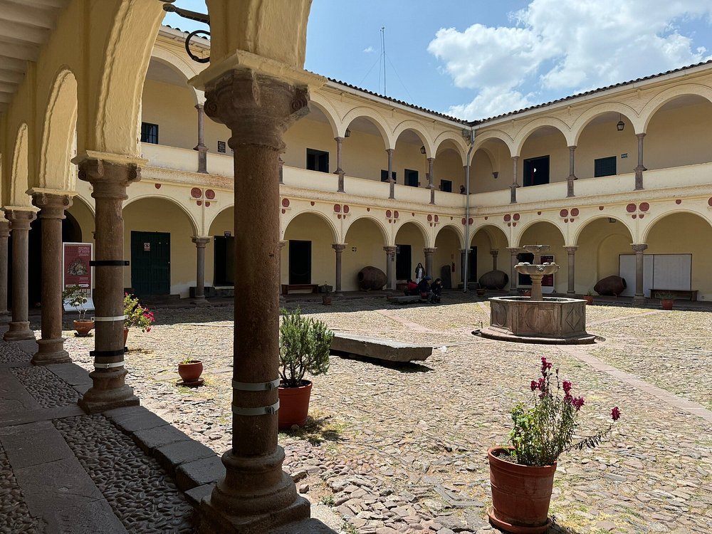 Colonial house that hosts the Inka Museum in Cusco, built over ancient Inca foundations.